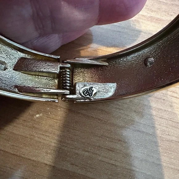 Betsy Johnson cuff - Picture 2 of 6